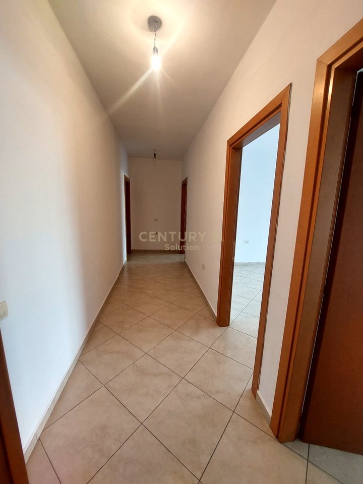 AFFITTASI APPARTAMENTO 2+1+2 POSTI AUTO VICINO ALLA STRADA BARIKADAVE !