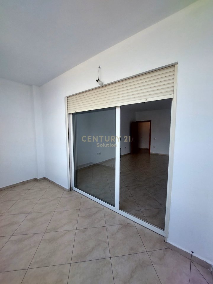 AFFITTASI APPARTAMENTO 2+1+2 POSTI AUTO VICINO ALLA STRADA BARIKADAVE !