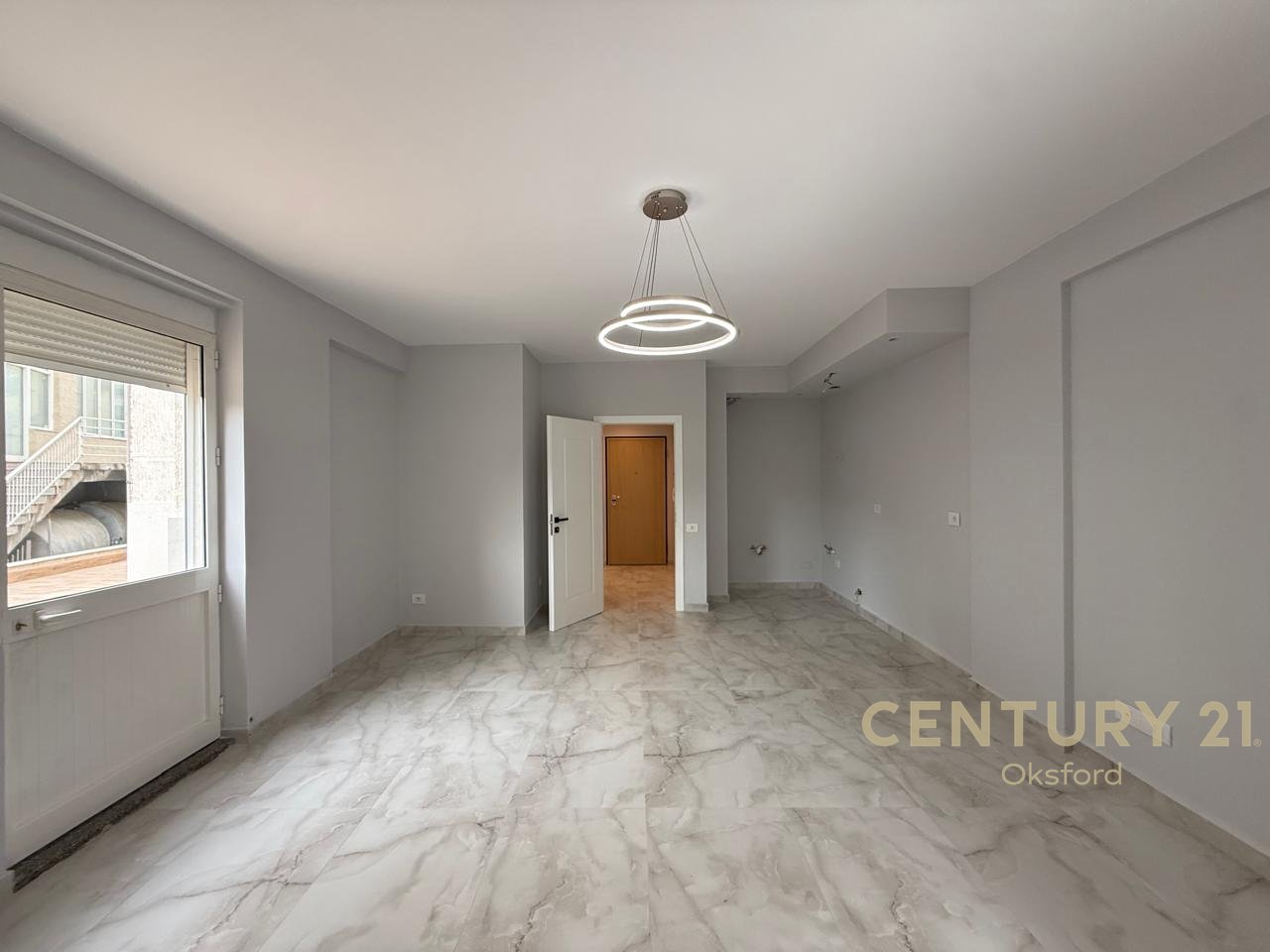 JAPIM ME QIRA APARTAMENT 2+1+VERANDE TEK KODRA E DIELLIT 1!