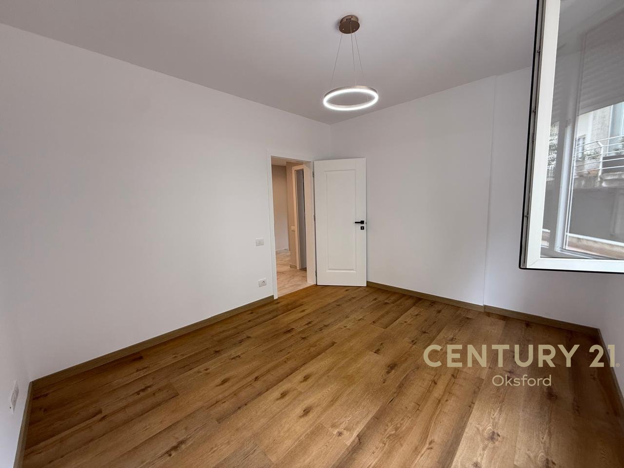 JAPIM ME QIRA APARTAMENT 2+1+VERANDE TEK KODRA E DIELLIT 1!