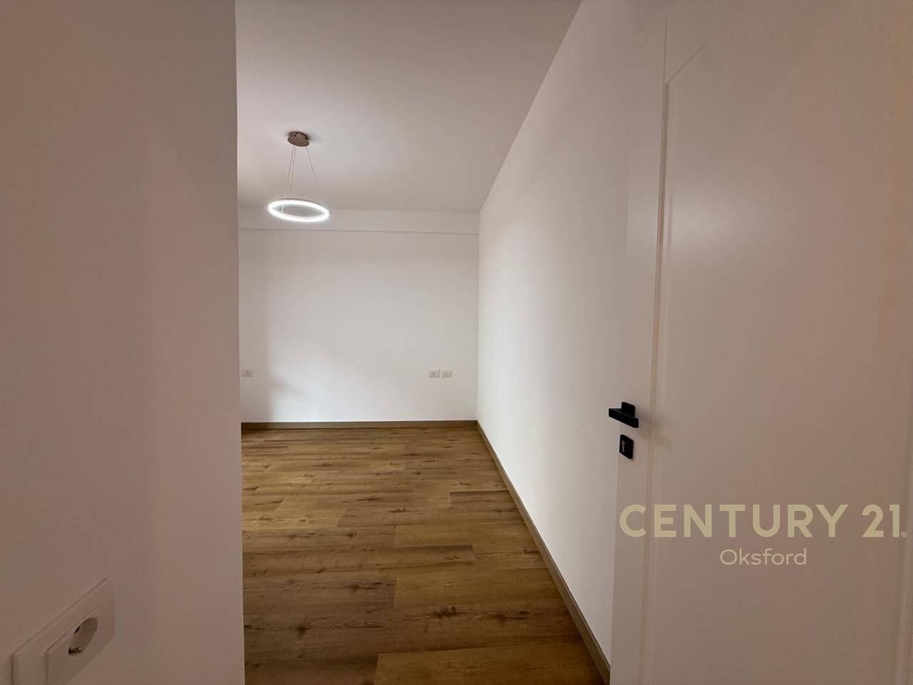 JAPIM ME QIRA APARTAMENT 2+1+VERANDE TEK KODRA E DIELLIT 1!