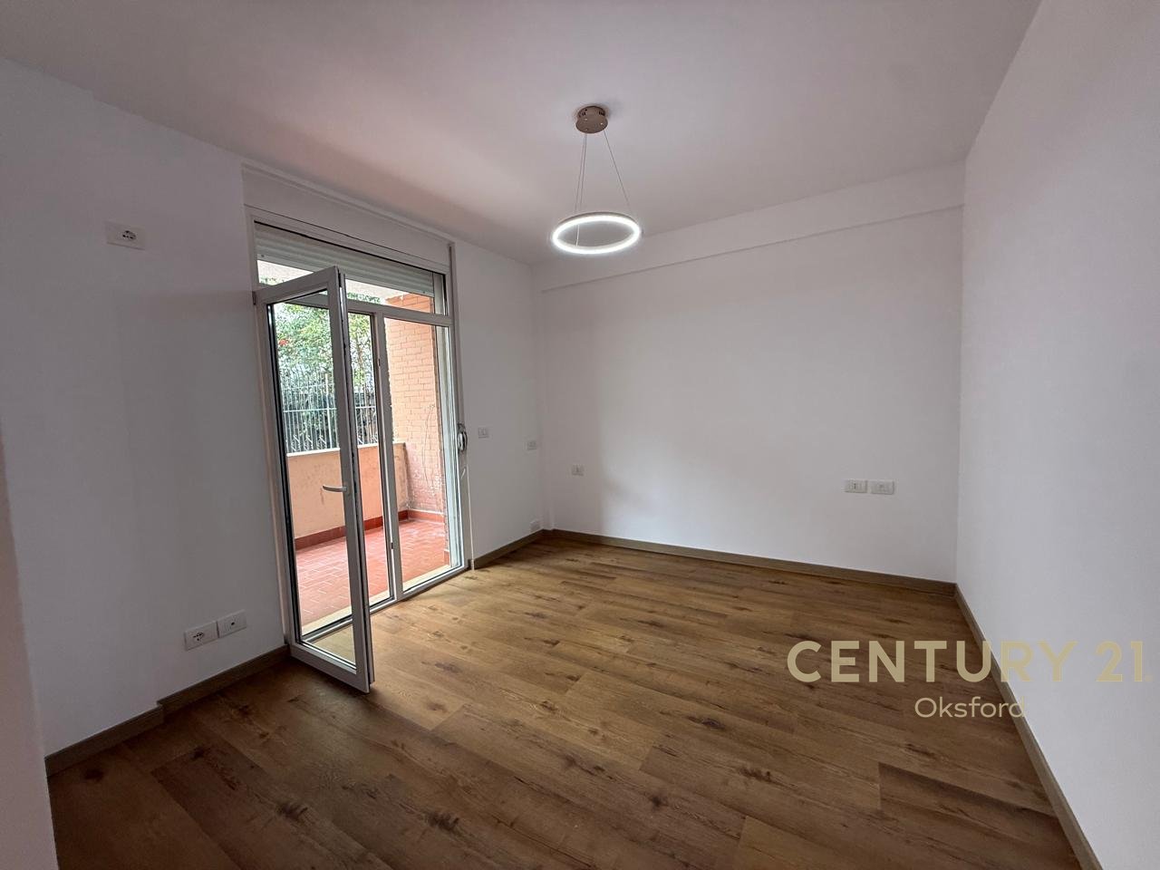 JAPIM ME QIRA APARTAMENT 2+1+VERANDE TEK KODRA E DIELLIT 1!