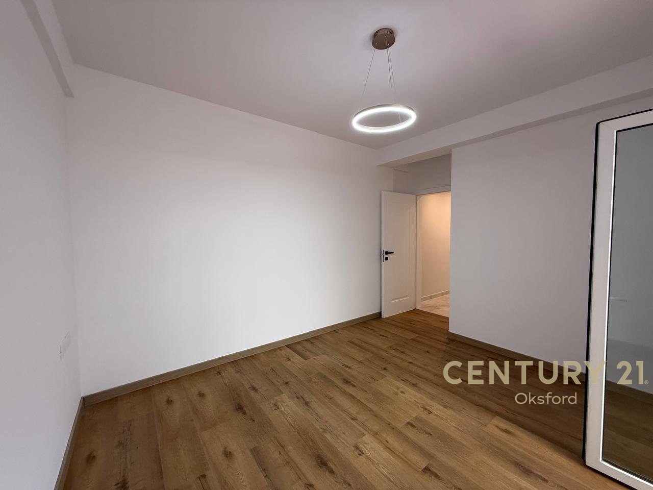 JAPIM ME QIRA APARTAMENT 2+1+VERANDE TEK KODRA E DIELLIT 1!