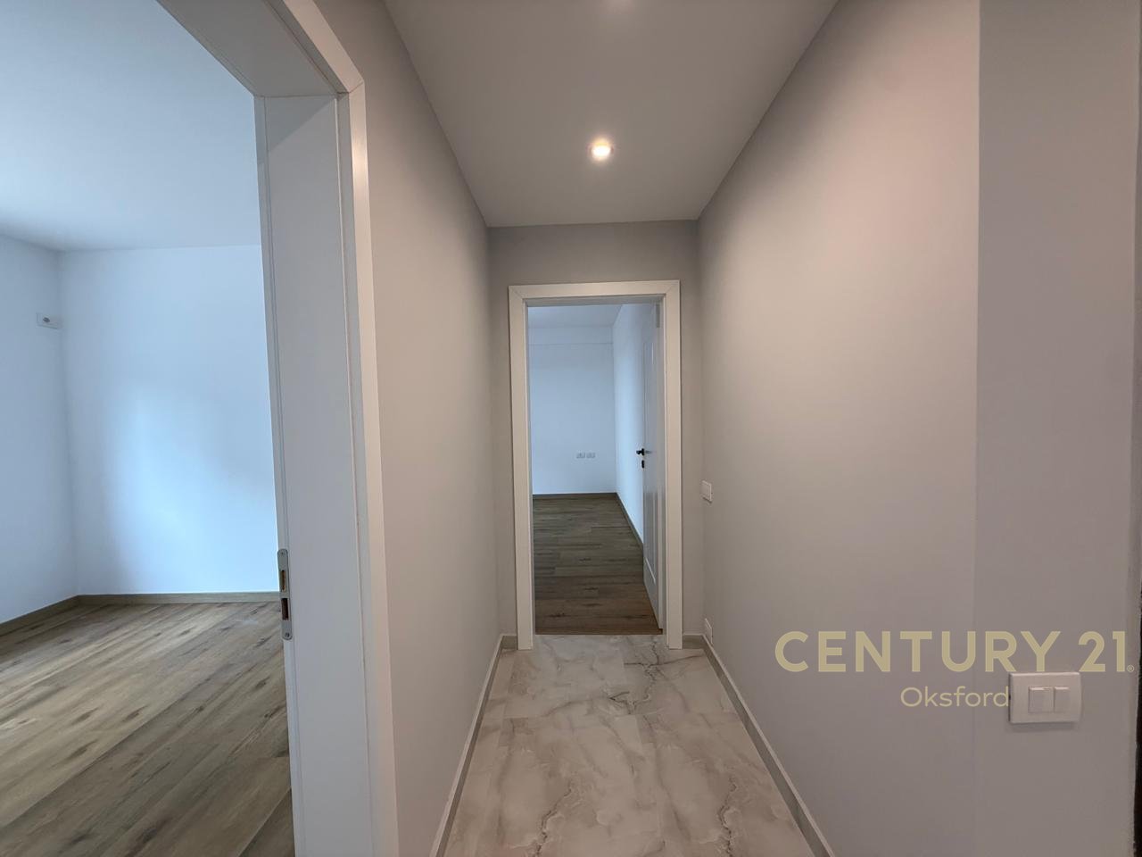 JAPIM ME QIRA APARTAMENT 2+1+VERANDE TEK KODRA E DIELLIT 1!