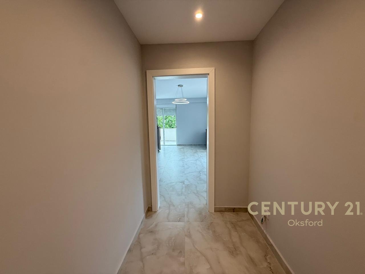 JAPIM ME QIRA APARTAMENT 2+1+VERANDE TEK KODRA E DIELLIT 1!