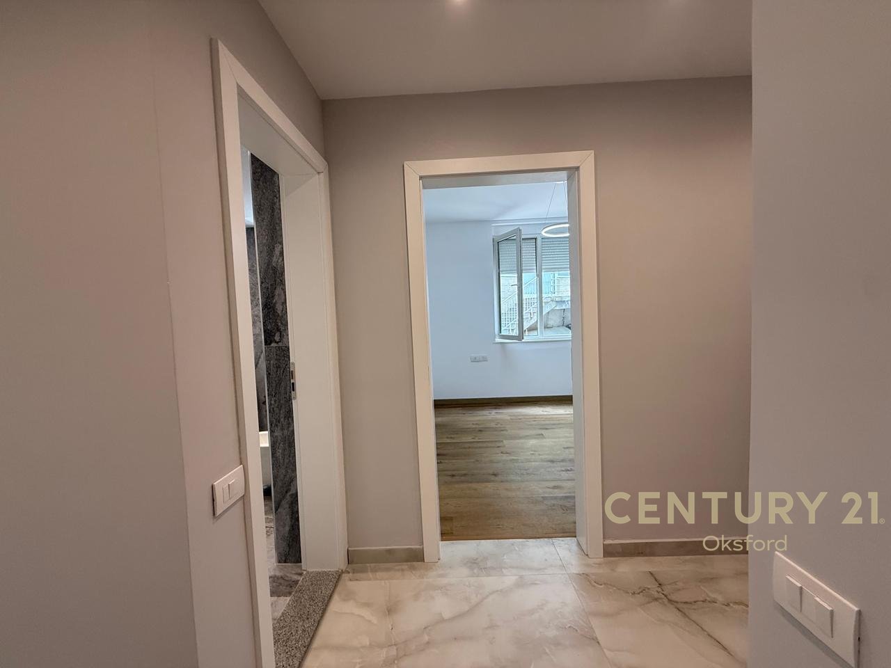 JAPIM ME QIRA APARTAMENT 2+1+VERANDE TEK KODRA E DIELLIT 1!