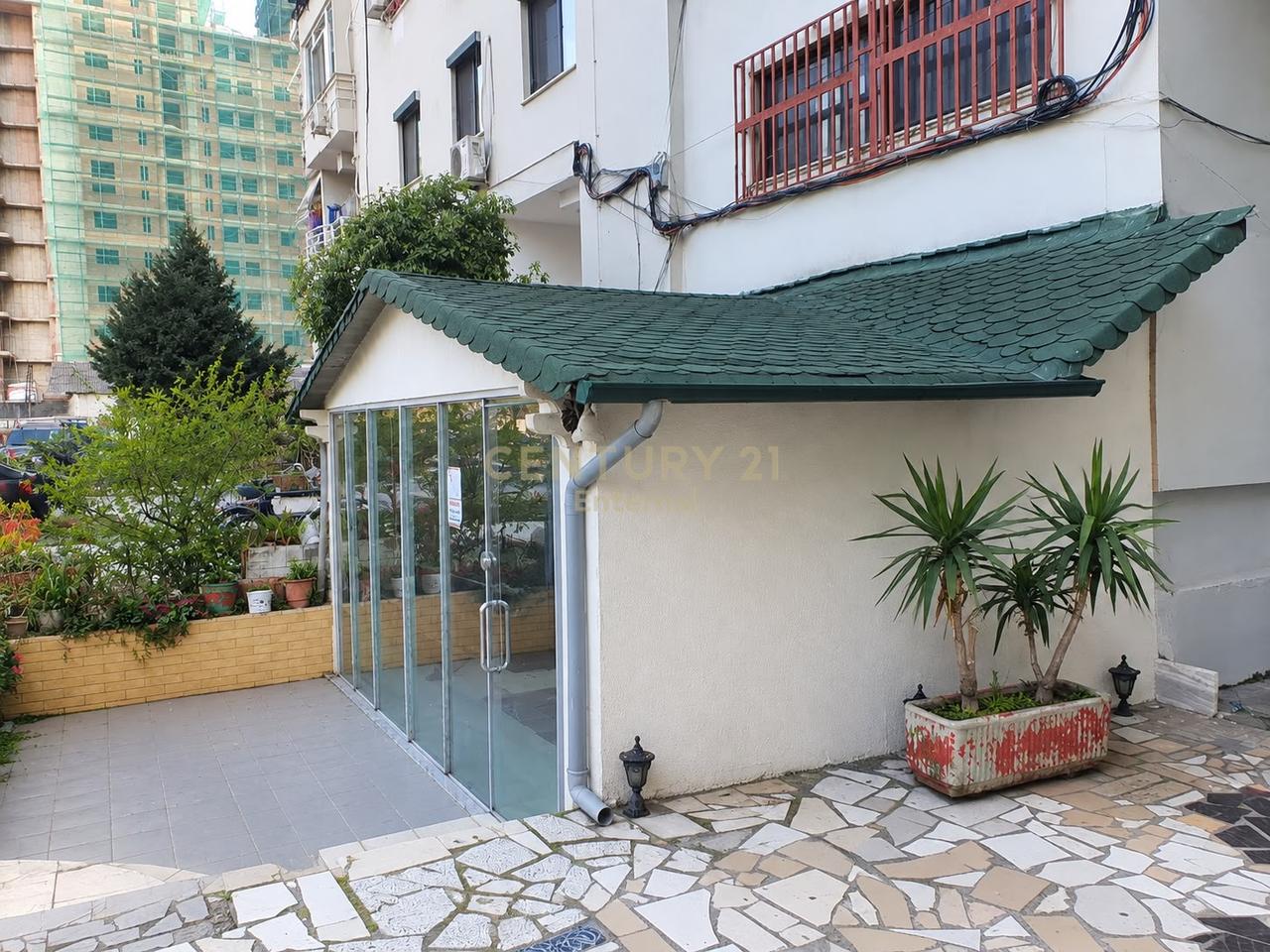 Ish Parku - Shop for Rent 49.5m2 Opposite Delijorgji