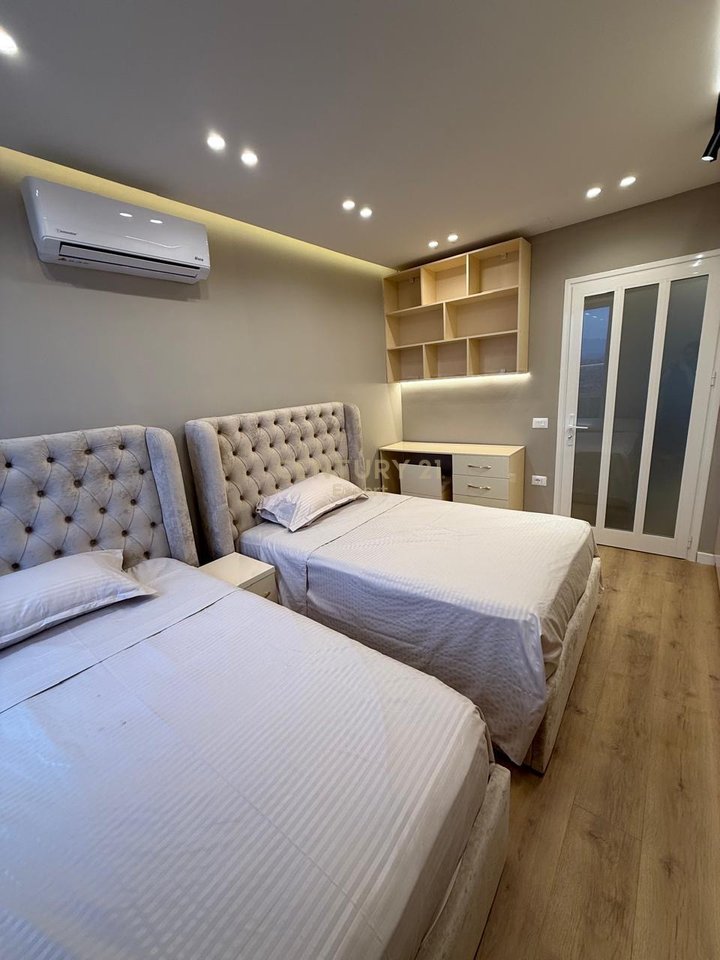 SHITET APARTAMENT 2+1+2 – RRUGA E DIBRËS, TIRANË
