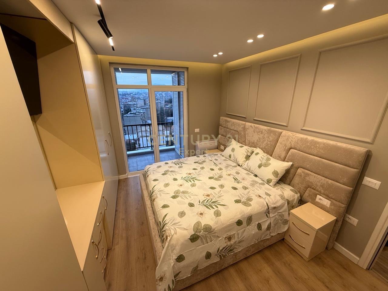 SHITET APARTAMENT 2+1+2 – RRUGA E DIBRËS, TIRANË