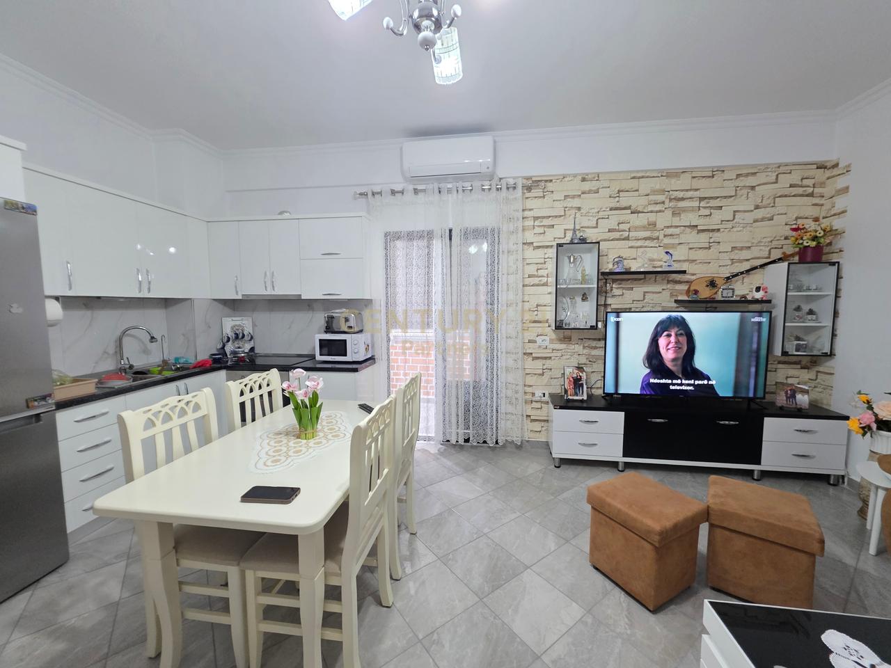 VENDESI 1+1 IN VEND SHKOZE PRESSO LA RESIDENZA CITY VIEW
ACQUISTO CON CREDITO!