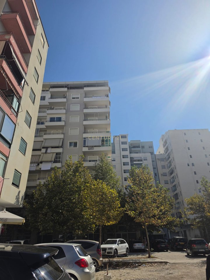 🏪 JEPET ME QIRA – DYQAN NË POZICION SHUMË TË MIRË!