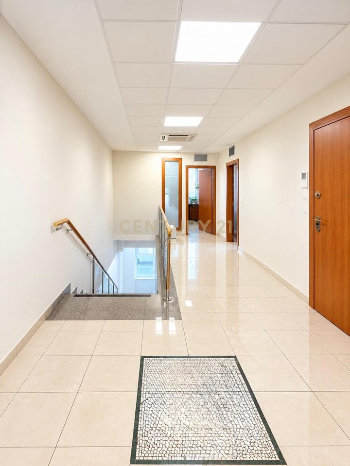 Njesi sherbimi  Premium për Shitje – 898 m² Hapësira të Shfrytëzueshme + 6 Garazhe | Investim Institucional