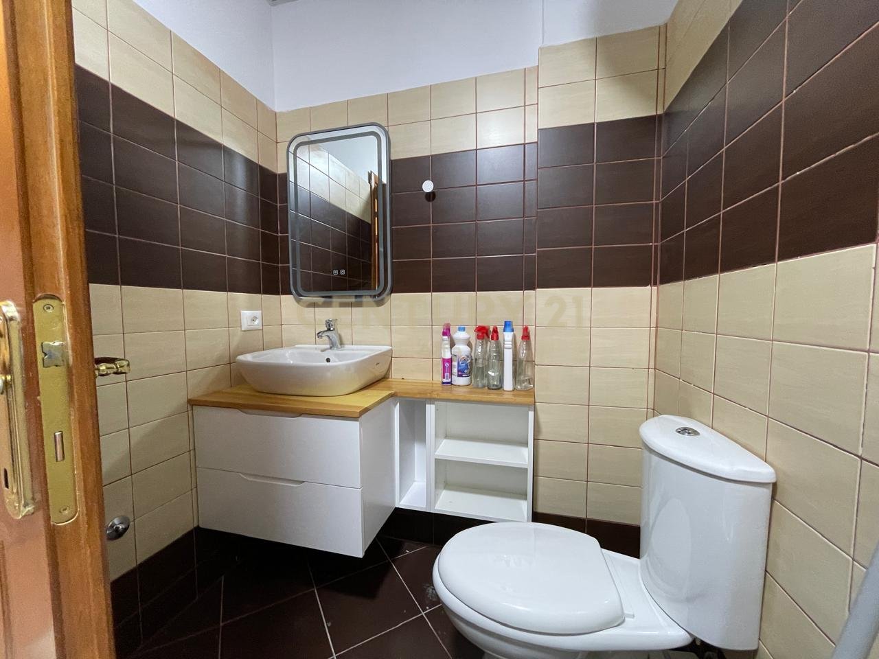 SHESIM APARTAMENT 3+1+2 PRANE RADISSONIT, LIQENI I THATE!