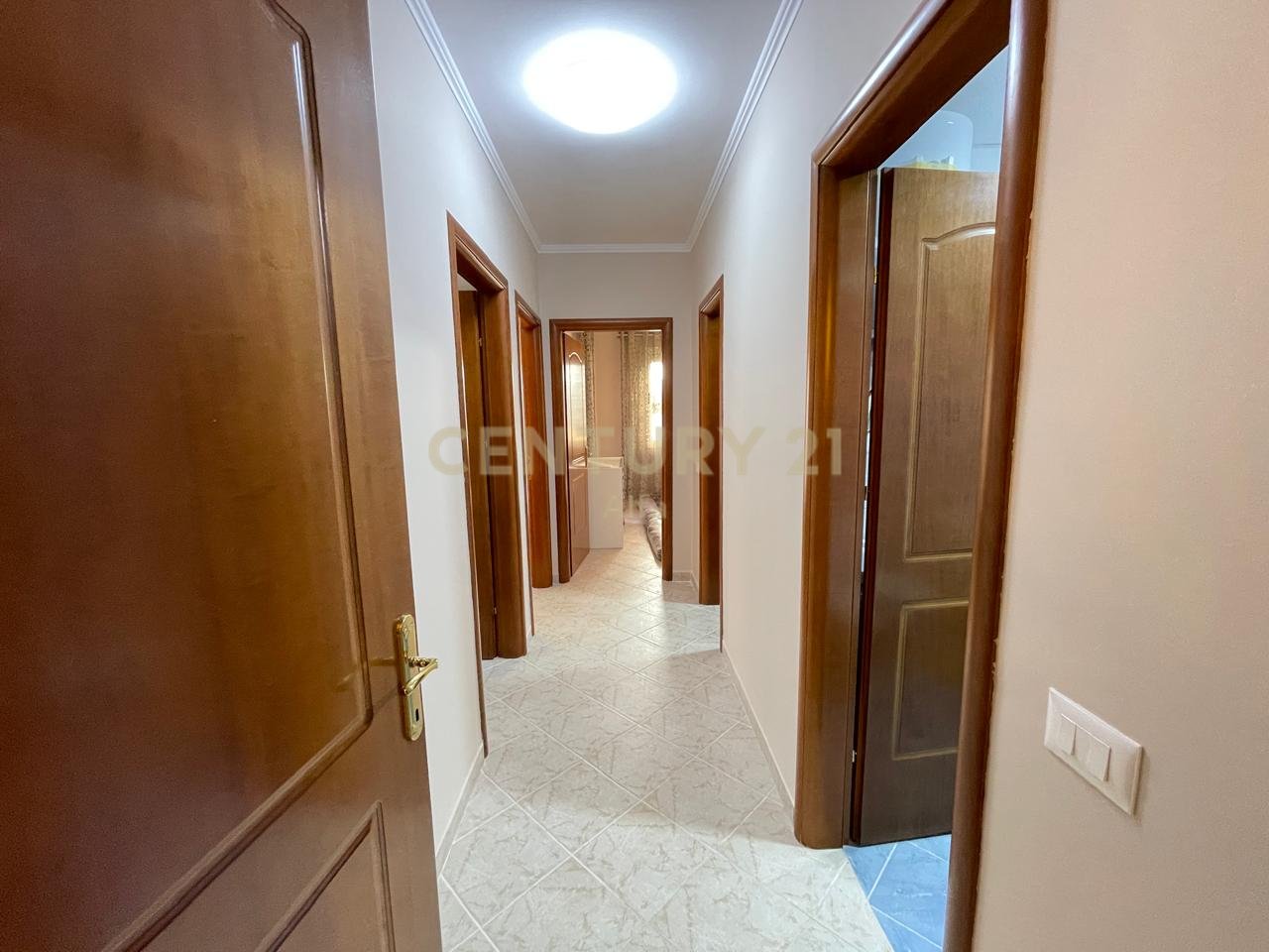 SHESIM APARTAMENT 3+1+2 PRANE RADISSONIT, LIQENI I THATE!