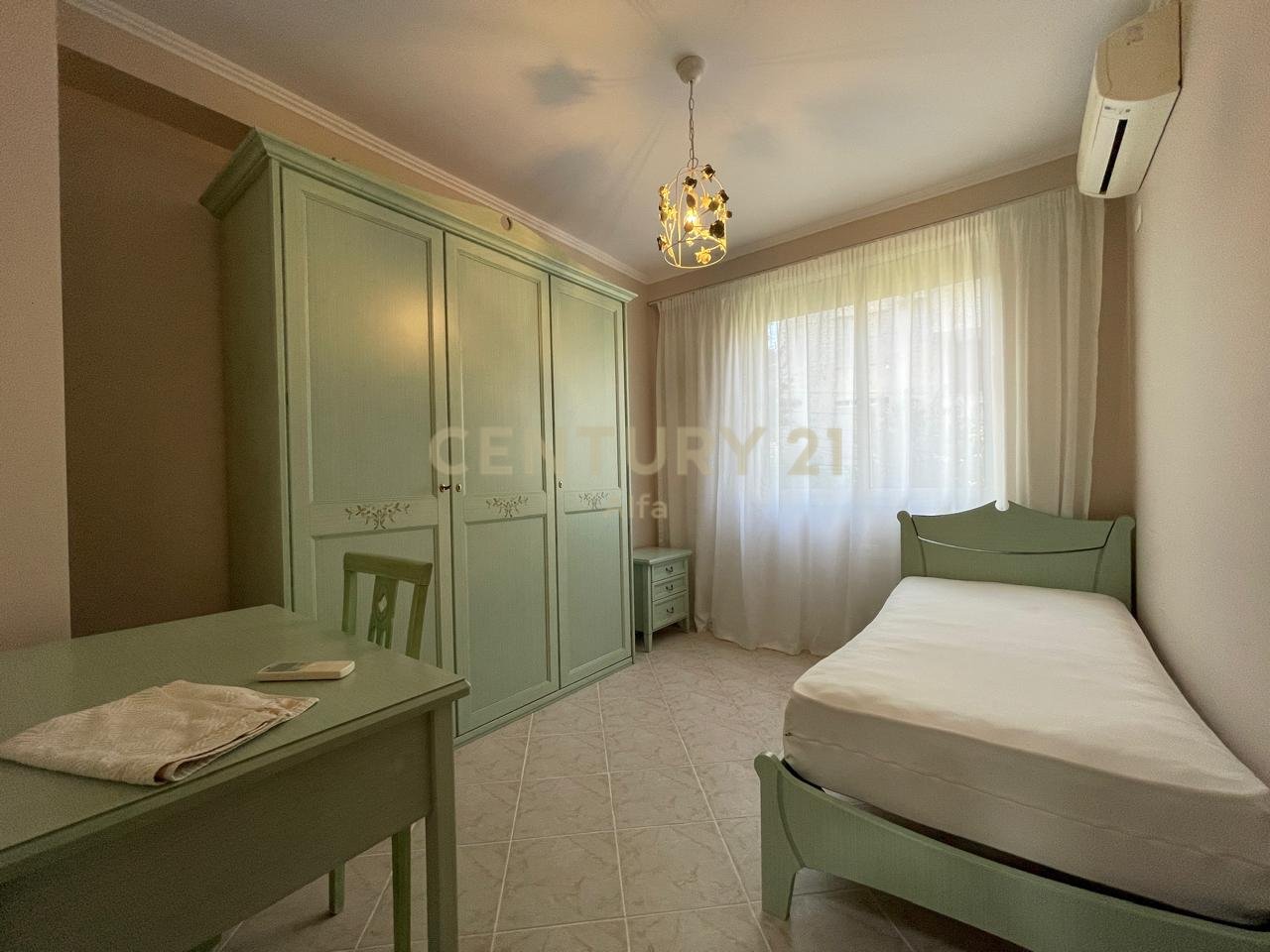 SHESIM APARTAMENT 3+1+2 PRANE RADISSONIT, LIQENI I THATE!