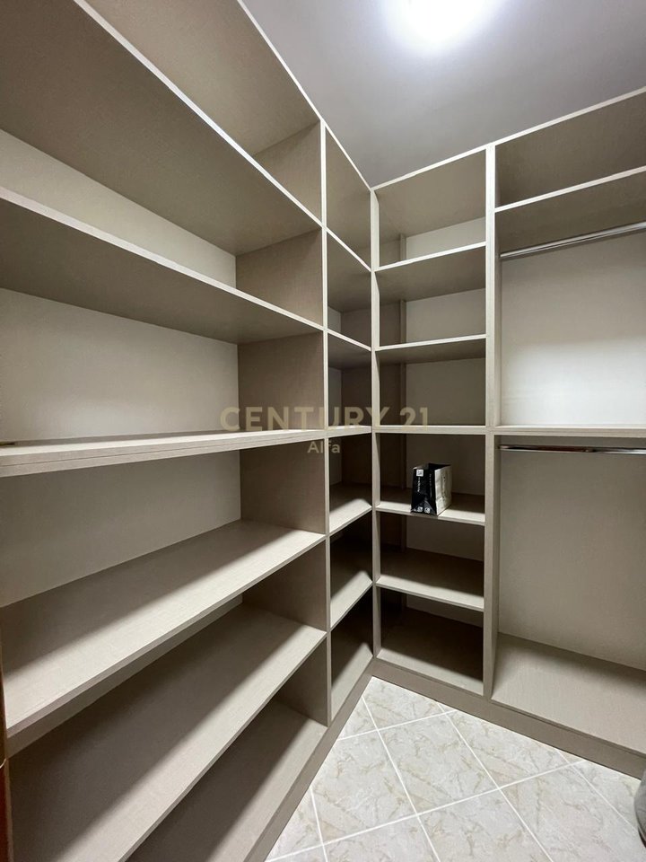 SHESIM APARTAMENT 3+1+2 PRANE RADISSONIT, LIQENI I THATE!