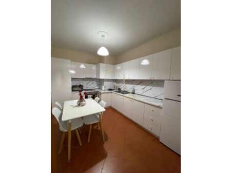 Jepet me qera Apartament 2+1 ne Bllok / 850 euro