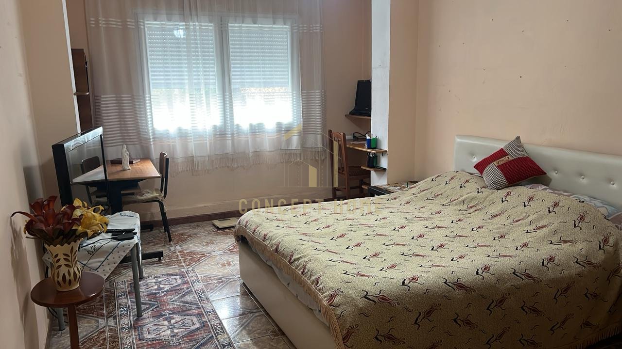 Jepet me qera  Apartament 3+1+2 Tek Stacioni i Trenit