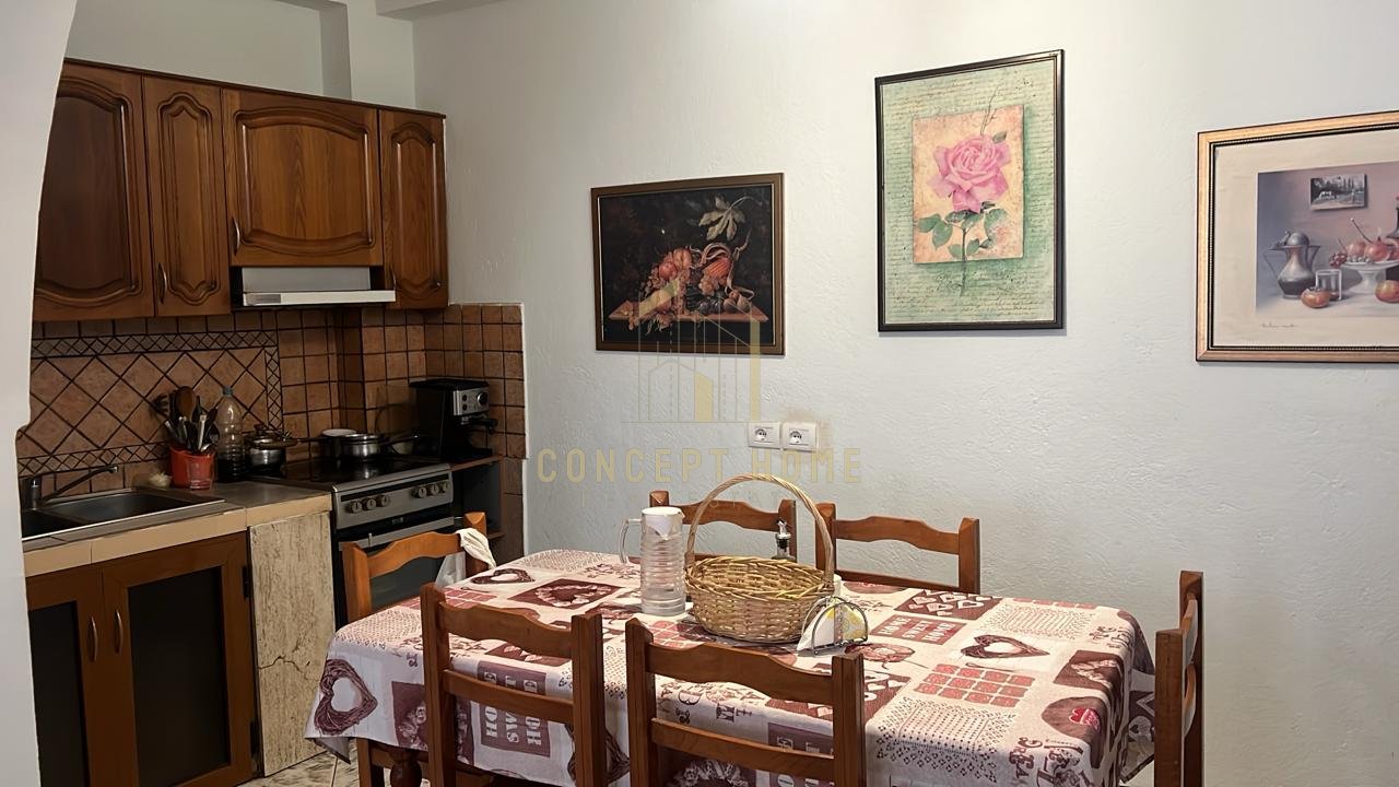 Jepet me qera  Apartament 3+1+2 Tek Stacioni i Trenit