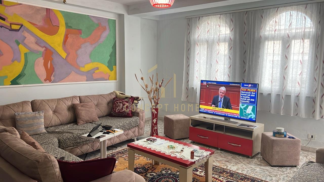 Jepet me qera  Apartament 3+1+2 Tek Stacioni i Trenit