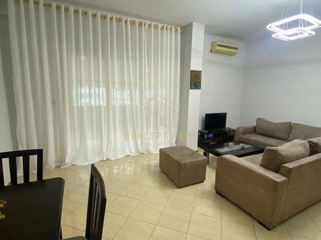 Jepet me Qira 1+1 Komuna Parisit "Kristal Center"