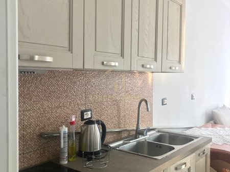 Jepet me qera Apartament 2+1 Ne Astir