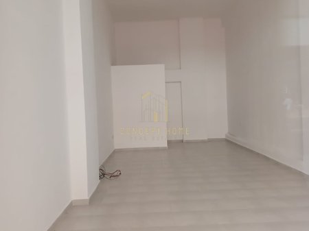 Jepet  Dyqan  me qera Te Golden Park 3/Cmimi: 400 euro