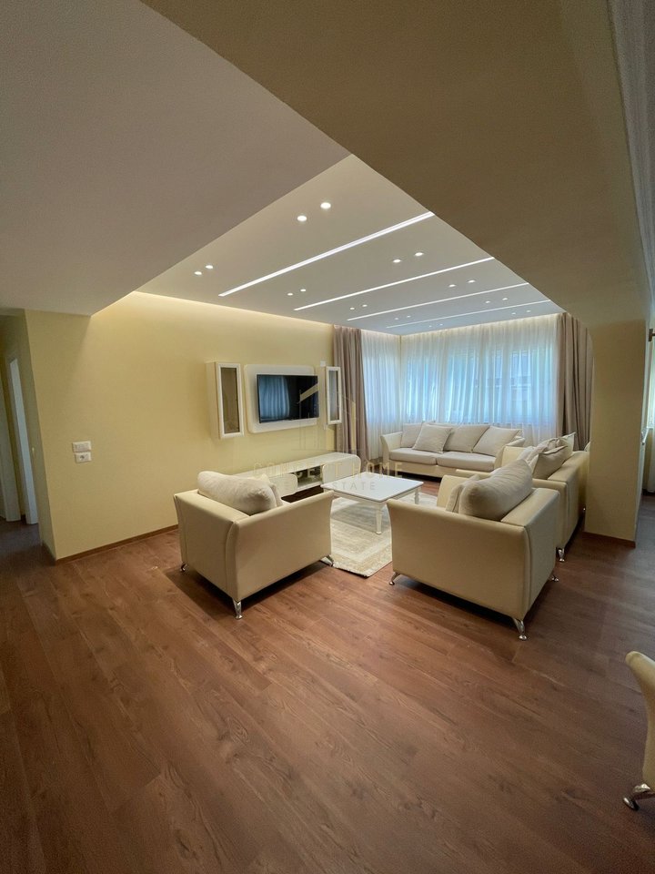 Jepet me qira Apartament 2+1+2 +Kuzhine , Bllok