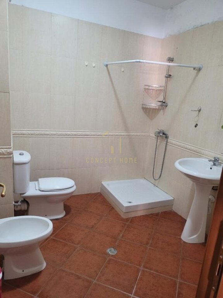 Jepet me qera apartament 1+1 te Stacioni i Trenit/Cmimi per qera : 55.000 leke/muaji