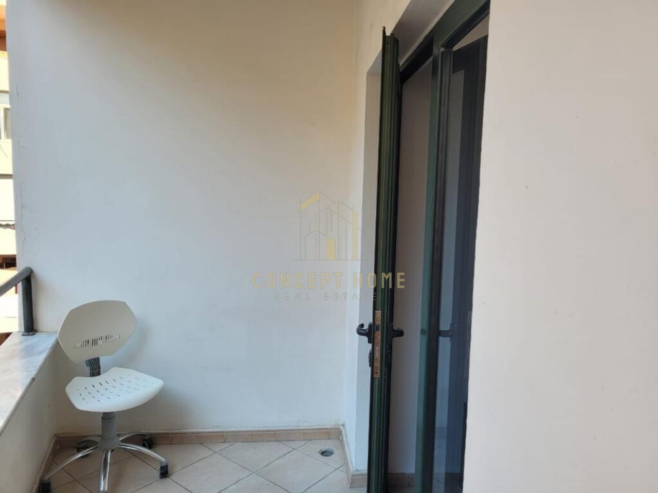 Jepet me qera apartament 1+1 te Stacioni i Trenit/Cmimi per qera : 55.000 leke/muaji