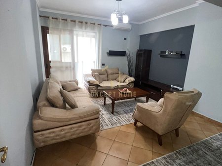 Appartamento 3+2 in Affitto nel Comune di Parigi, Tirana - 850€ | 105 m²