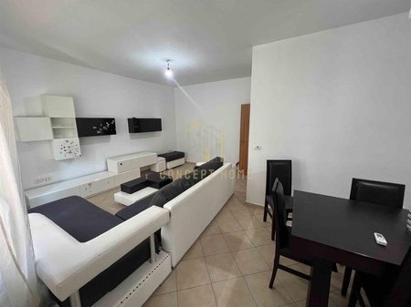 Jepet apartament me qera 2+1 tek Kodra Diellit 1/Cmimi: 500 euro