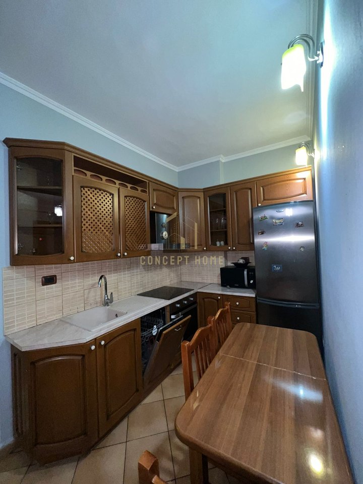 Appartamento 3+2 in Affitto nel Comune di Parigi, Tirana - 850€ | 105 m²