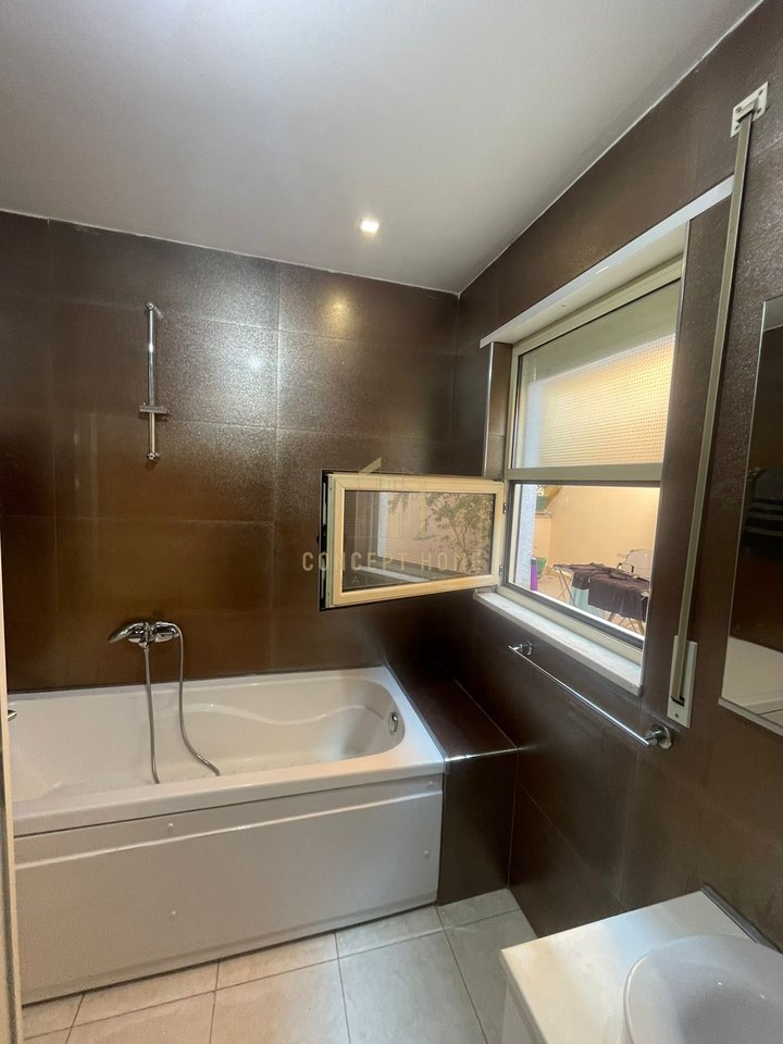 Apartament modern në shitje – Komuna e Parisit, Tiranë
