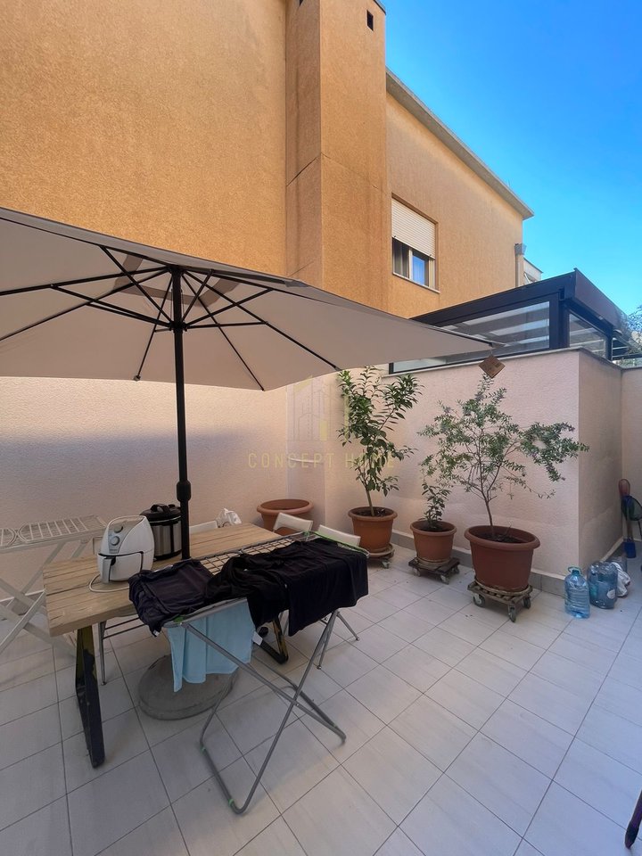 Apartament modern në shitje – Komuna e Parisit, Tiranë