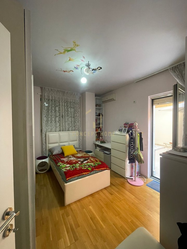Apartament modern në shitje – Komuna e Parisit, Tiranë