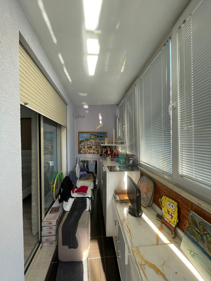 Apartament modern në shitje – Komuna e Parisit, Tiranë