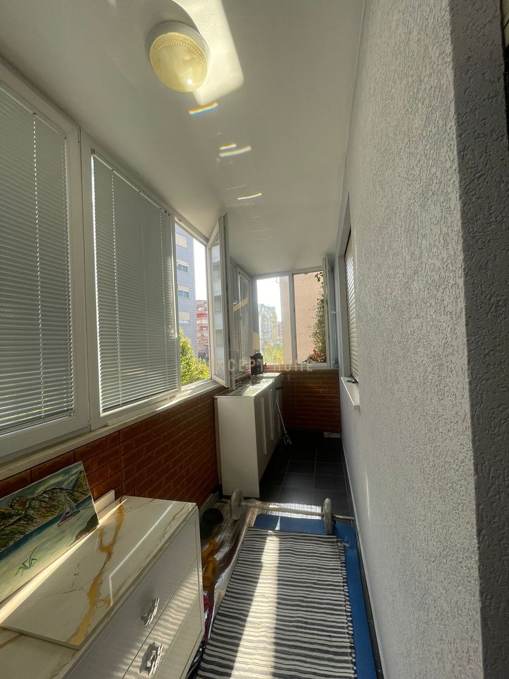 Apartament modern në shitje – Komuna e Parisit, Tiranë