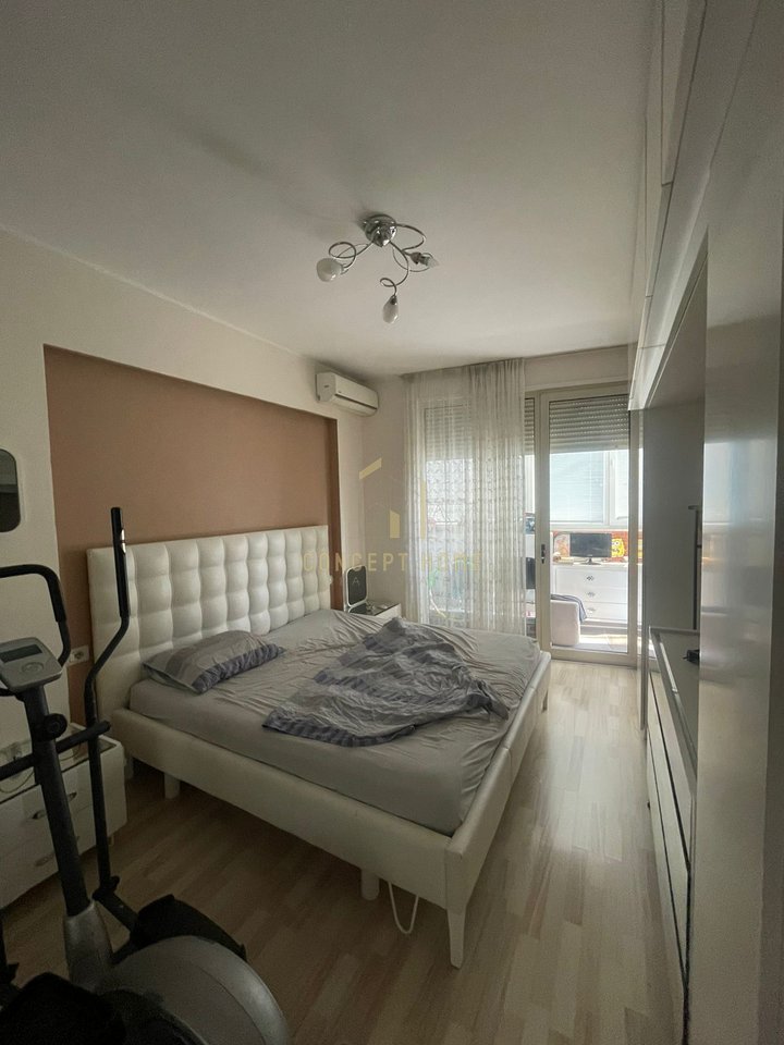 Apartament modern në shitje – Komuna e Parisit, Tiranë
