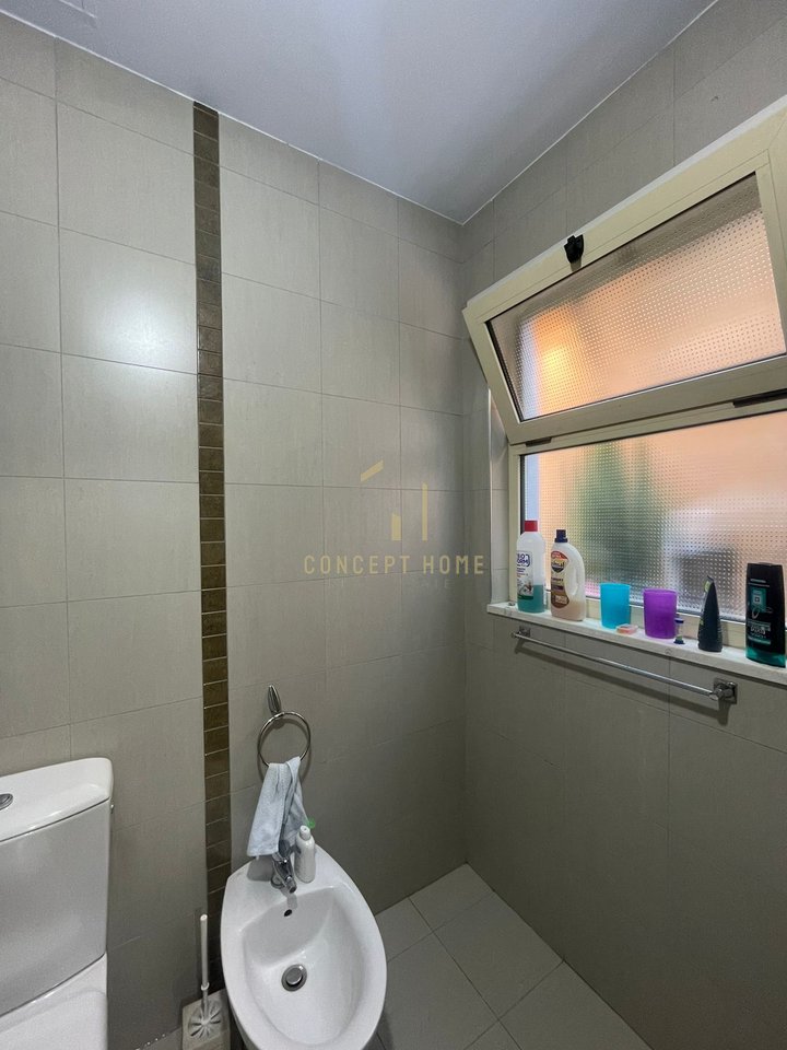 Apartament modern në shitje – Komuna e Parisit, Tiranë