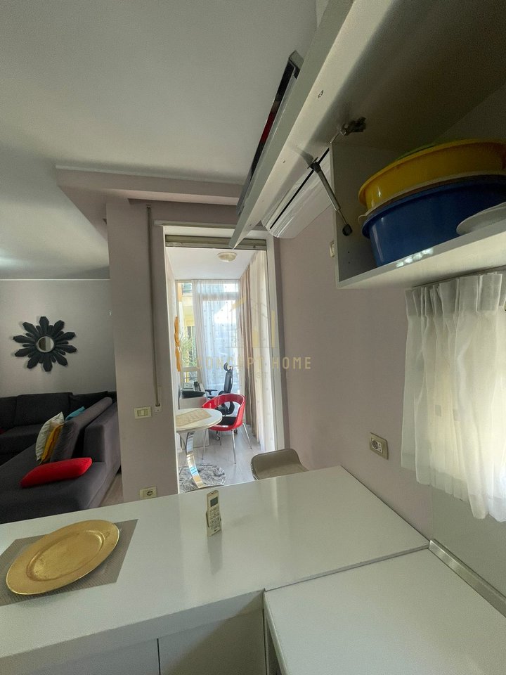 Apartament modern në shitje – Komuna e Parisit, Tiranë