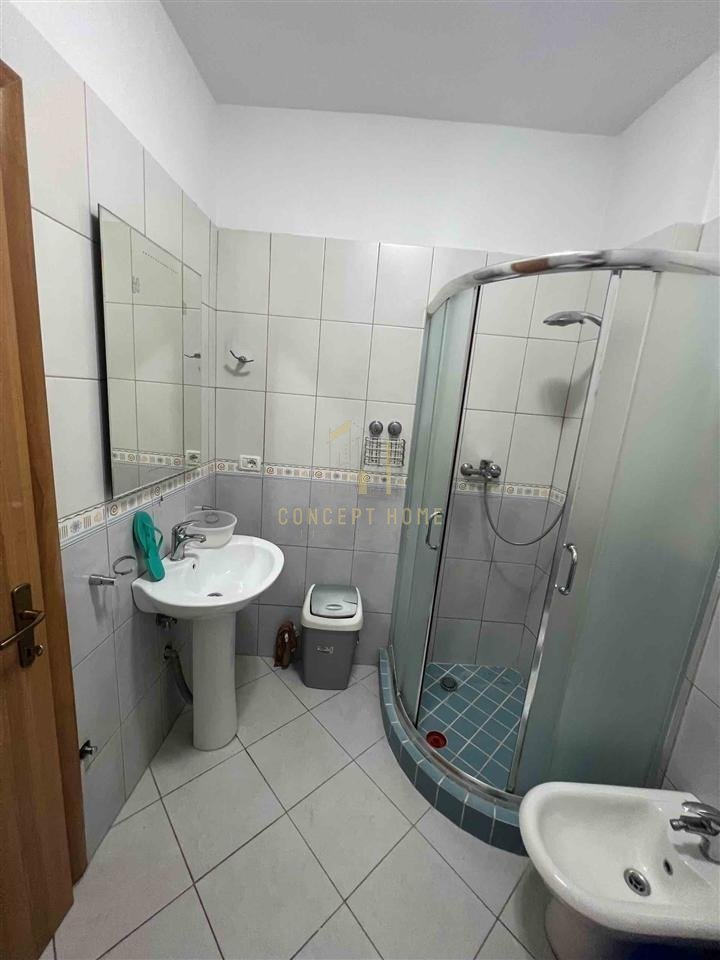 Jepet apartament me qera 2+1 tek Kodra Diellit 1/Cmimi: 500 euro