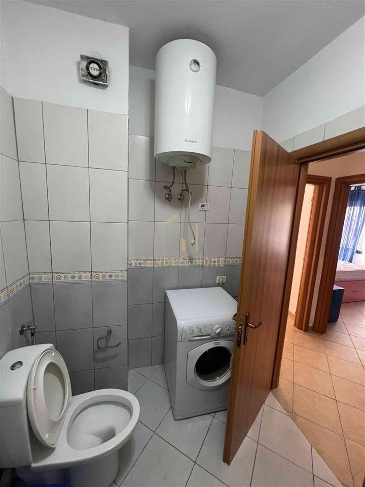 Jepet apartament me qera 2+1 tek Kodra Diellit 1/Cmimi: 500 euro