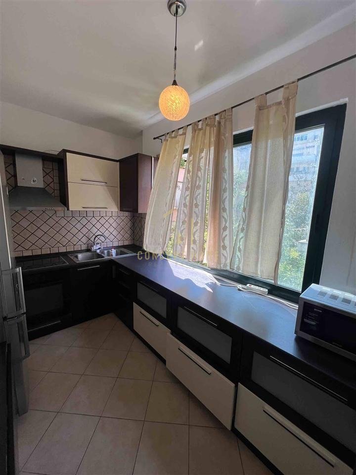Jepet apartament me qera 2+1 tek Kodra Diellit 1/Cmimi: 500 euro