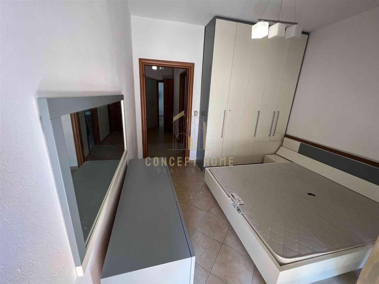 Jepet apartament me qera 2+1 tek Kodra Diellit 1/Cmimi: 500 euro