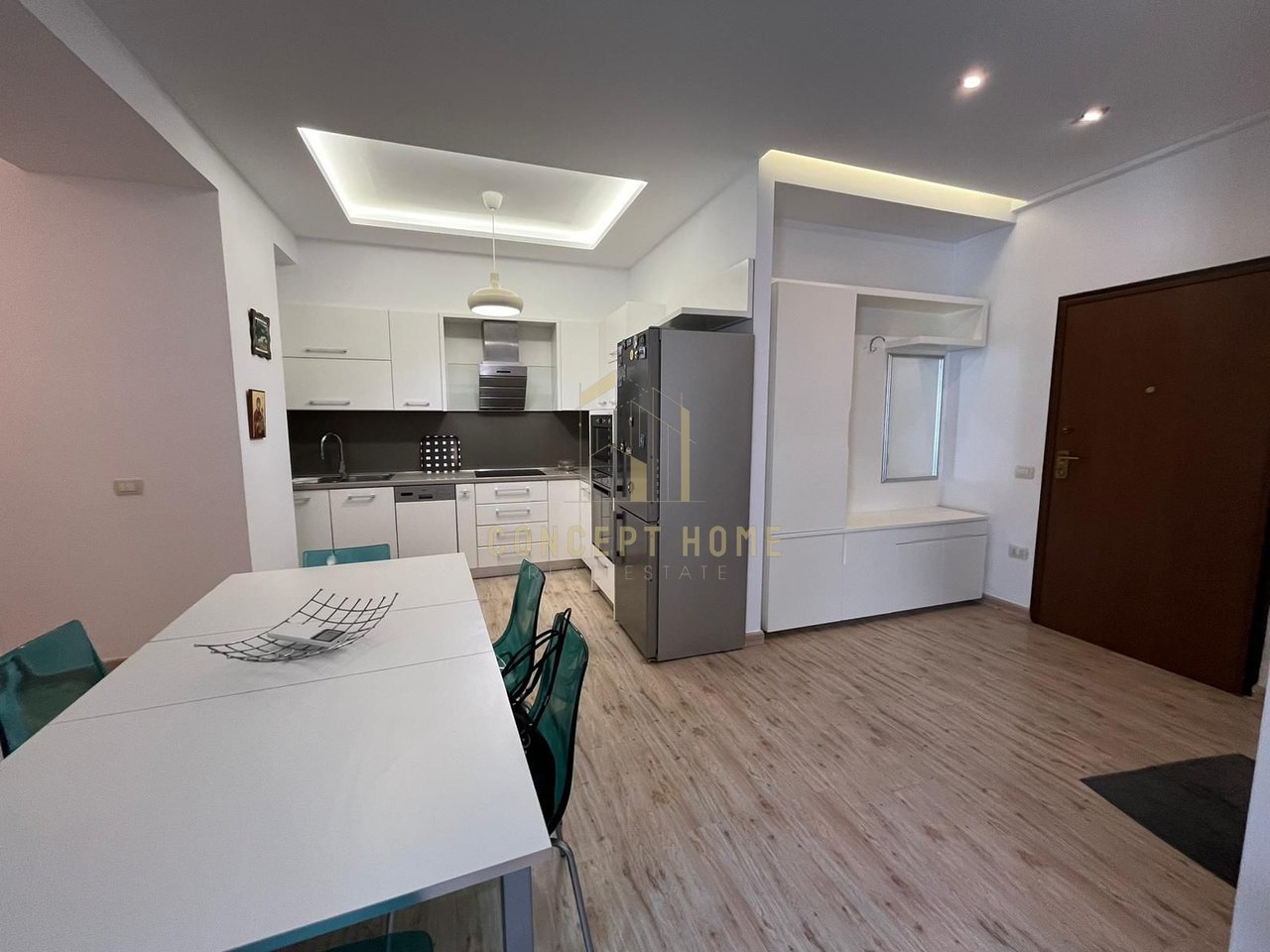 Jepet apartament me qera 2+1+2 Komuna e Parisit (Kika 2)