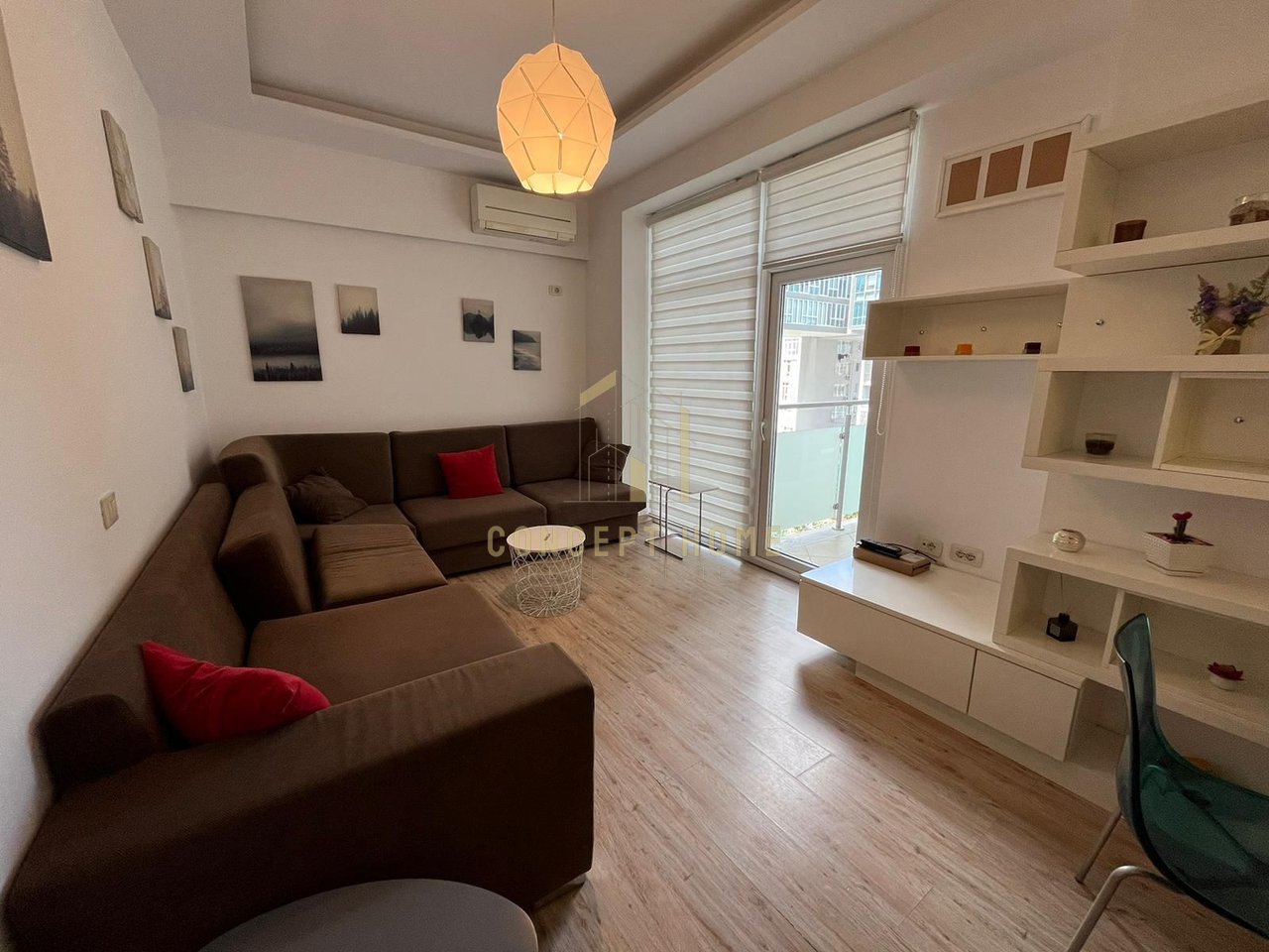 Jepet apartament me qera 2+1+2 Komuna e Parisit (Kika 2)