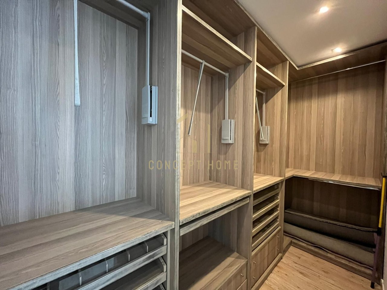 Jepet apartament me qera 2+1+2 Komuna e Parisit (Kika 2)