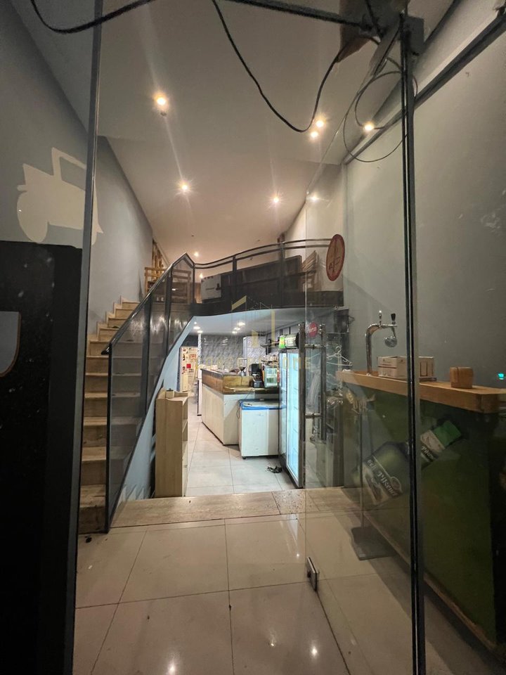 Business premises for rent in the Center.