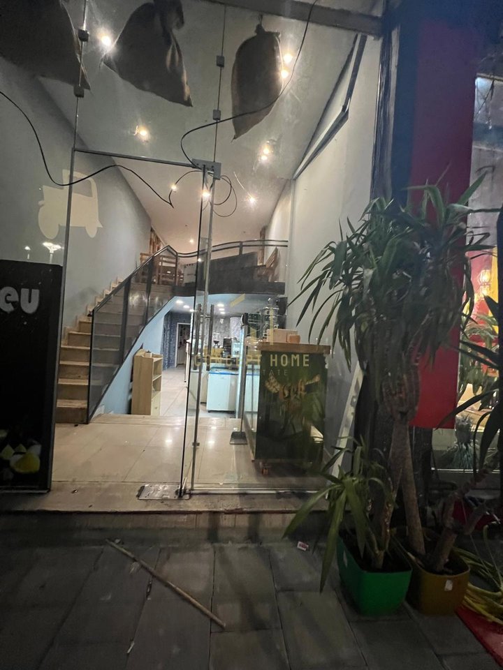 Business premises for rent in the Center.